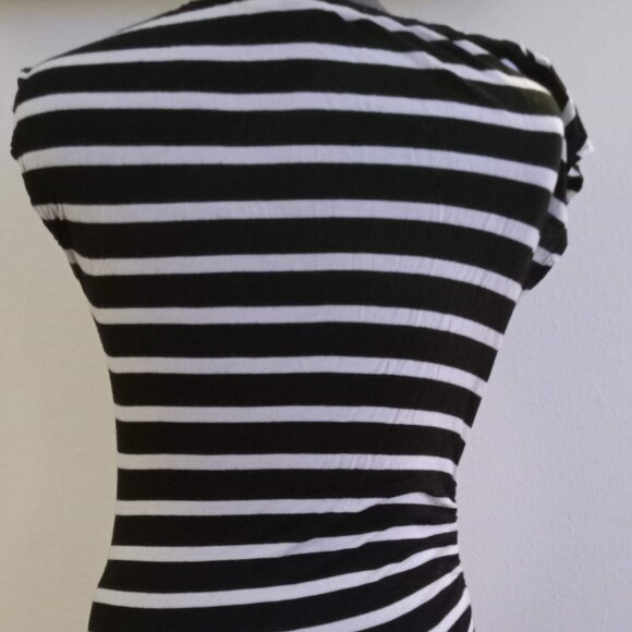 Black and white striped shirt - Picture 7 of 9